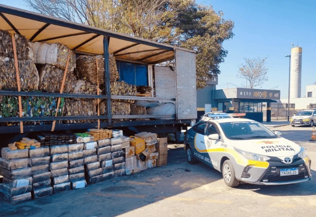 Carreta foge de pedágio e é apreendida com 1,3 t de maconha em Itu (SP)